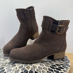 Clark’s Marana Amber taupe Suede Ankle Boots 7.5